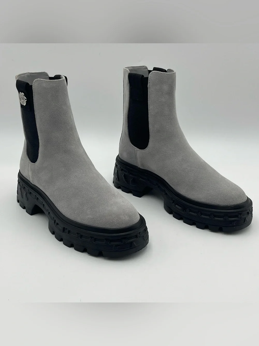 Karl Lagerfeld Paris SZ 8.5M Women Londyn Grey Suede Lug Sole Boot  MSRP $179
